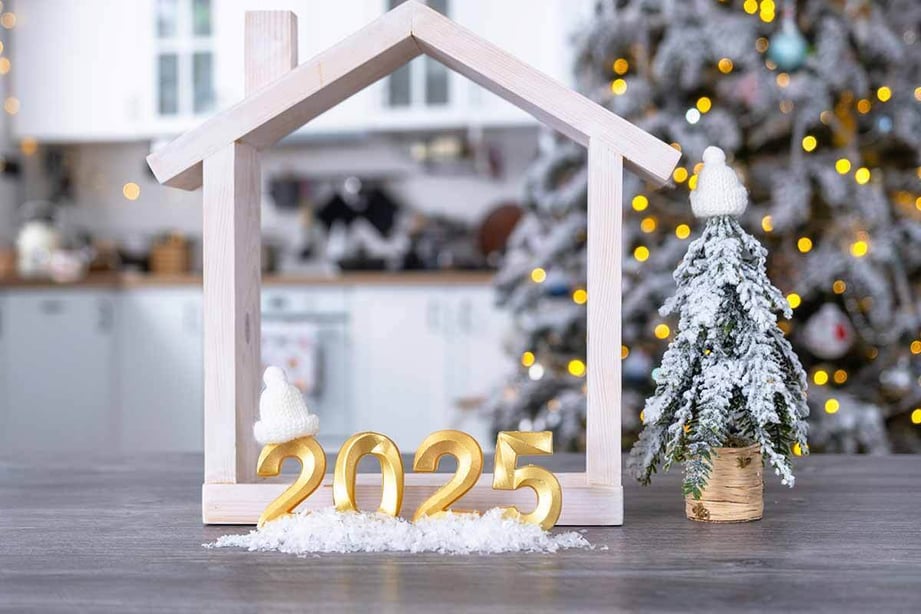 golden-number-2025-key-and-tiny-home-on-background2